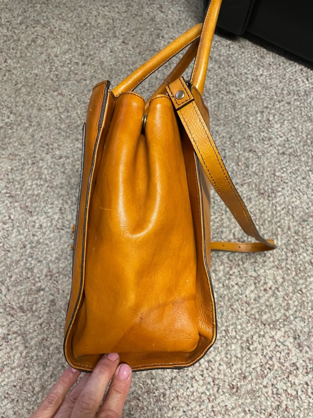Divina Firenze Leather Tassel Satchel Handbag with detachable crossbody strap - Picture 9 of 12